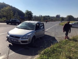 Sakarya’da otomobil ile traktör çarpıştı