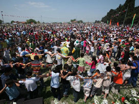 Halay çekme zayıflatıyor!