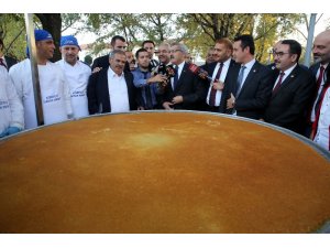 TBMM’de Hatay künefesi dağıtıldı