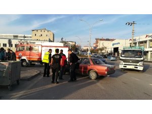 Gebze’de iki otomobil çarpıştı: 2 yaralı