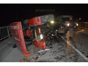 Tokat’ta otomobil traktöre çarptı: 2 Yaralı