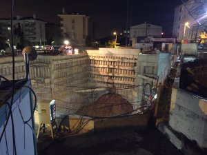 GÜNCELLEME - Ümraniye'de inşaat alanı yanındaki yolda göçük