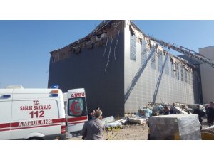 Kayseri’deki çatı çökmesinde ekipler yaralı işçiyi kurtarma çalışmalarını sürdürüyor