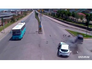 Trafik kazaları kameraya yansıdı