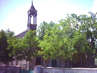 Kutören’deki ilginç minare dikkat çekiyor