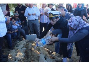 İzmir’de intihar eden teğmen Manavgat’ta defnedildi