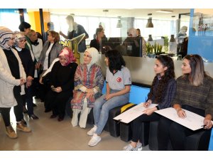 Emine Erdoğan, Mardin'de gençlerle bir araya geldi