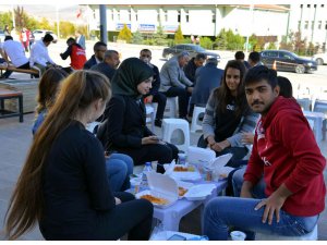 Ahi Evran Üniversitesinde Ahi pilavı dağıtıldı