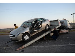Kamyon radar aracına çarptı: 1 polis yaralı