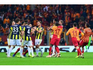Derbide saha karıştı