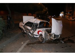 Hurdaya dönen araçtan yara almadan çıktı polise mukavemetten gözaltına alındı