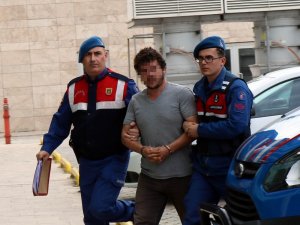 Hayırsız evlat, anne ve babasını yaraladı
