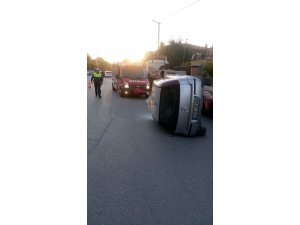 Araçta sıkışan sürücüyü itfaiye ekipleri kurtardı