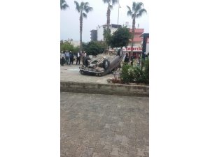 Adana’da otomobil takla attı: 2 yaralı