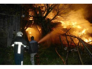 Kastamonu’da iki ev yangında kullanılamaz hale geldi