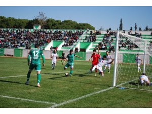 Salihli Belediyespor kendi evinde mağlup oldu