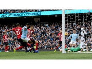 City lider, Chelsea ve Liverpool takipte