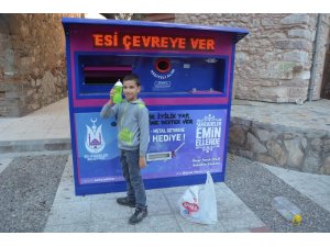 Şehzadeler’de atıklar ekonomiye kazandırılıyor