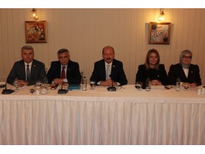 AK Parti’li milletvekilleri basın ile buluştu
