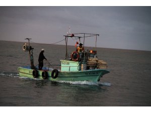 Balıkçılar hamsi avına hazırlanıyor