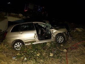 Mültecileri taşıyan araç şarampole uçtu: 1 ölü, 5 yaralı
