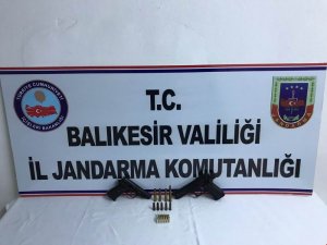 Balıkesir’de ruhsatsız silah baskını