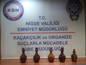 Tarihi eser operasyonunda 2 bin yıllık şarap testisi ele geçirildi