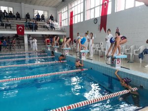 Yüzme yarışlarına 10 kulüpten 149 sporcu katıldı