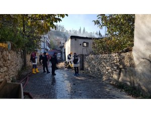 Yanan tarihi konakta ceset arıyorlar