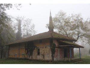 670 yıllık camide define aradılar