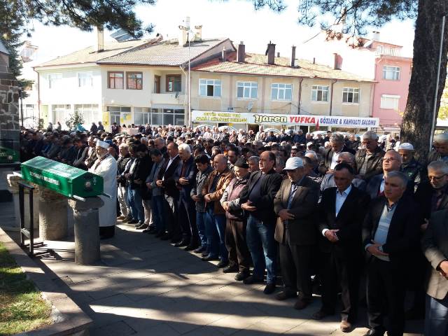 Su dolu kovaya düşerek boğulan minik Yıldız, toprağa verildi