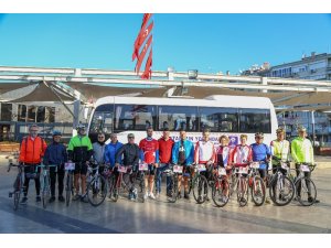 Büyükşehrin desteğiyle Anıtkabir’e pedal çevirdiler