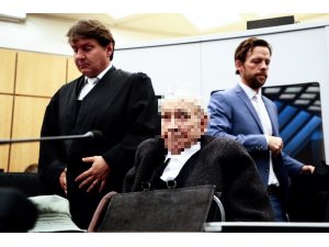 Eski Nazi gardiyanın davası Almanya’da başladı