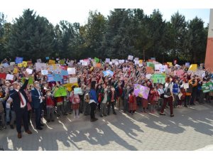 İnegöl’de binlerce öğrenci maskeyle ders yaptı