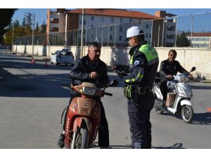 Şuhut’ta emniyet kemeri ve kask uygulaması