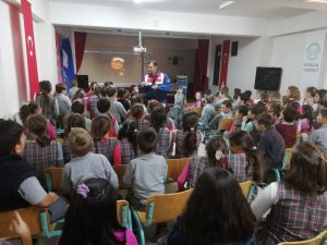 Jandarmadan çocuklara trafik dersi