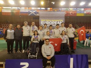 ‘Badminton’da madalya yağmuru