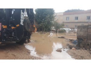 Mardin’de beyazsu hattı patladı, 12 ev sular altında kaldı