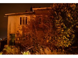 Çocukların oyunu az daha evi yakıyorlardı