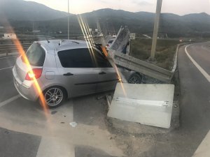 Alkollü sürücü bariyere ok gibi saplandı
