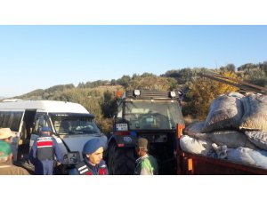 Aydın’da öğrenci servisi ile traktör çarpıştı