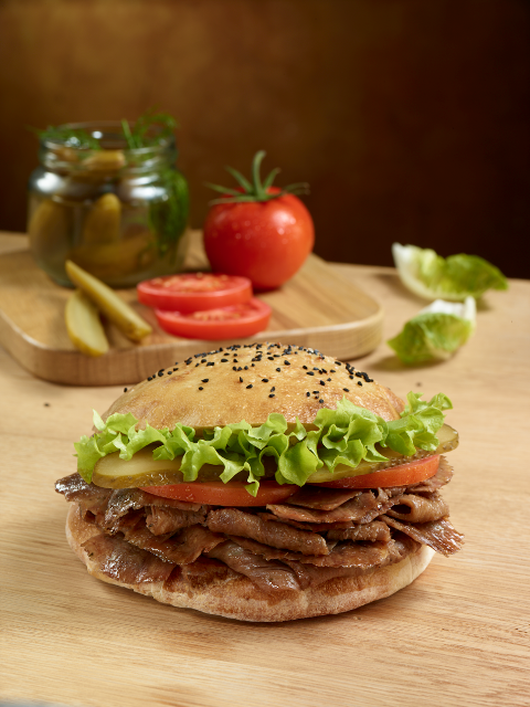 Usta Dönerci Konya’ya hizmete devam ediyor