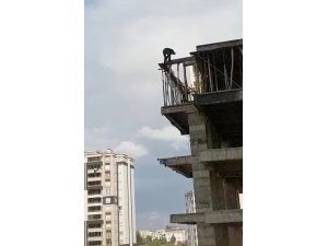 5’inci kattaki tedbirsiz işçi cep telefonuyla görüntülendi