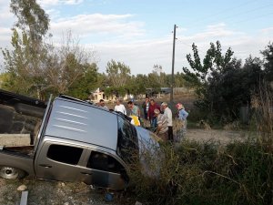 Kadirli’de kamyonet ile otomobil çarpıştı: 3 yaralı