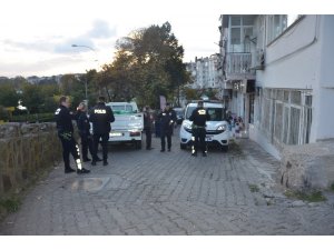 Geriye giden kamyonet yayaya çarptı: 1 yaralı