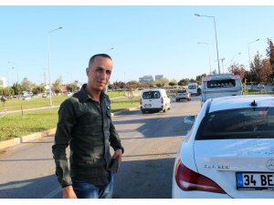2 otomobilin üzerinden takla atıp karşı şeride geçti
