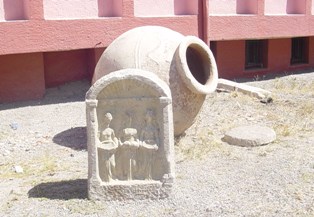 150 kiloluk figürlü taş bulundu