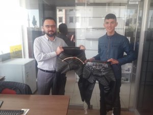 Bakan Kasapoğlu’ndan genç güreşçilere kispet