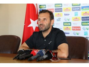Okan Buruk: "Takımla birlikte hedeflerim devam ediyor"