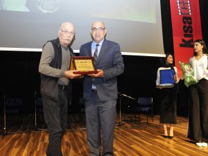 Konya'da Cahit Berkay'a  ödül